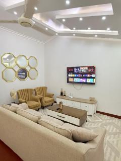 Aggiestays - Shanty Town Moshi - 4