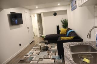 Cozy and Private Guest Suite in West Edmonton - 5