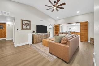 NEW 4BR Oasis, Pool, Hot Tub, Golf & B-Ball Court - 7