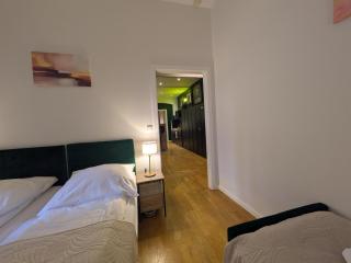 Munich Apartment 110 qm with 3 Bedrooms very cetral location 1 to 10 Guests - 2