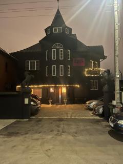 Broken bed hootel - 9