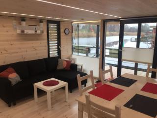 Apartment Hausboot für vier Personen mit Kamin und Terrasse by Interhome - 5