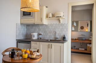 Lorraine's Boutique Suites - 1