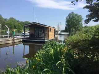 Apartment Hausboot KHT 1 Lacet mit Elektrokamin im Salon- 1 Schlafraum- Küche- Duschbad m by Interhome - 7