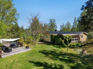 Cozy Forest Hideaway with Hot Tub - 8