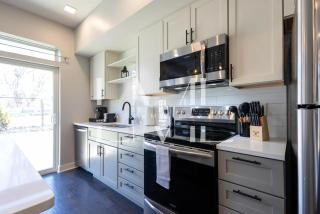 Luxurious 2-Bedroom Townhome - 2