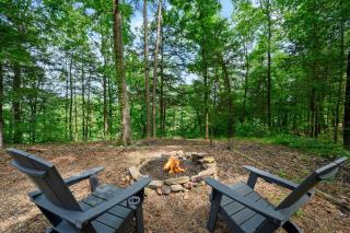 Just the Two of Us RIVER FRONT Luxury Cabin - 3