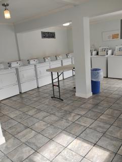 Gated 1 King BR 1 Bath Apt with Full Kitchen 123 - 8