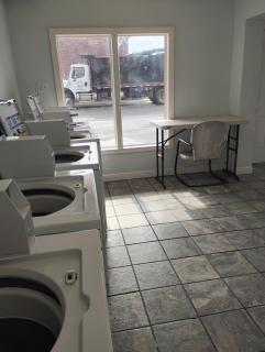 Gated 1 King BR 1 Bath Apt with Full Kitchen 123 - 4