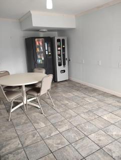 Gated 1 King BR 1 Bath Apt with Full Kitchen 123 - 1
