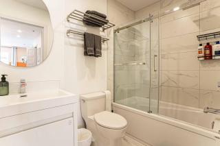 Stylish 2BR Condo with Rooftop Views & Gym Near Downtown & Airport - 7