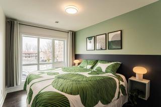 Stylish 2BR Condo with Rooftop Views & Gym Near Downtown & Airport - 9
