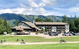 Griz Inn by Fernie Central Reservations - Right on The Slopes - 8