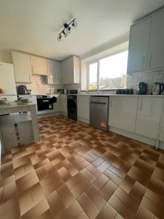 Your Home-From-Home - Business & Families - 6 Beds - 3