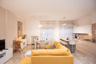 Casa Giulia - Modern 2BR - 2 Baths - AC & WiFi - 8