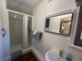 Station Approach Solihull Cabin Stays - Solihull - 4