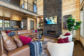 Wonderstruck Lodge-#1LakeViews-5Ksqft-HikeToRiver - 7