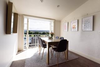 Tennis or Town - Parking and Wifi - 8