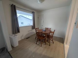 3 Private rooms with built-in closet & desk - 7