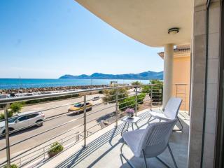 Holiday Home Freistehendes Haus direkt am Meer gelegen by Interhome - 2