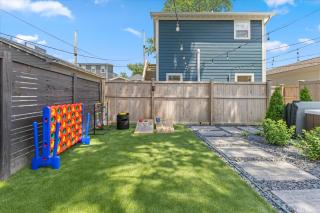 Farm House & Carriage House DT Indy with Pool Table - 7