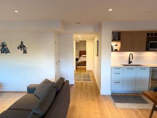 Private Sauna, King Bed, Spa Bath - Relax in Deep Cove - 1