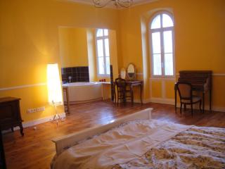 Holiday Home Schloss mit Überlaufpool an der Dordogne by Interhome - 2