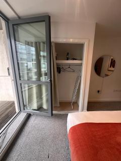 Beautiful Home, Free Wifi Parking - 4