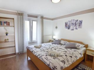 Apartment Große Wohnung in Umag mit Großem Garten und Meerblick by Interhome - 7
