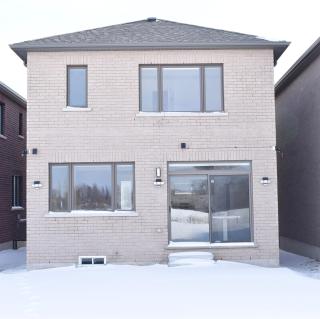 Spacious 4BR Home with EV Charger - 4