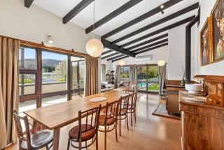 Hot Tub Time Machine! Central Wanaka - 1