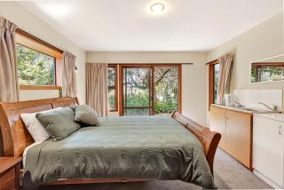 Hot Tub Time Machine! Central Wanaka - 5