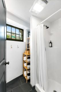 Montlake Studio in Spite House - 4