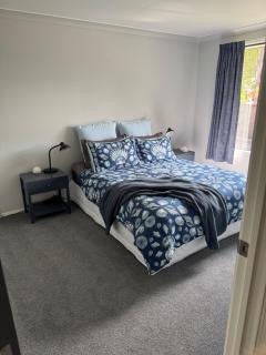 Luxury Coastal Retreat in Bowentown - 8