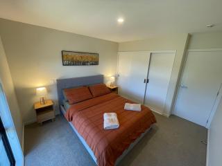 Ligar Bay, Modern Kiwi Bach, Calm Sea Bliss - 2