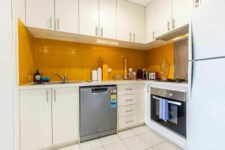 Spacious 1BDR in St Kilda Near Tram and Beach - 9