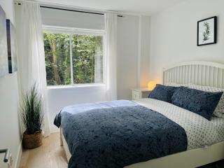 Lynn Canyon Forest Retreat - 9