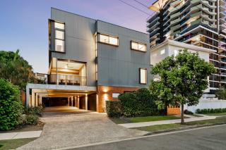 Luxe 3 Level Villa, Grand Master, Chevron Island - Gold Coast - 0