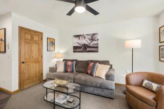 Riverfront, blocks to ski - Mtn Views, Hot Tub at Viking Lodge 217 condo - 2