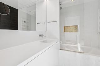 Luxury suite with distant views and top furnishings - 2