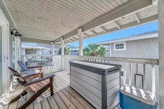 Direct Beach Access Oceanfront Condo & Big Balcony - 7