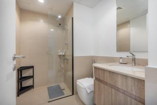 Free housekeeping visits during your stay - StayShort - Modern Townsquare Studio with Pool & Arcade - 1