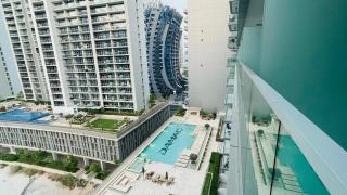 DAMAC Majestine Studio with Pool, Spa and Gym Near Bus & DubaiMall - 4