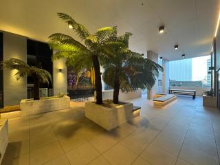 Private Ensuite Bedroom with Lake and Mountain Views in Shared Home City Centre Canberra plus Parking - 7