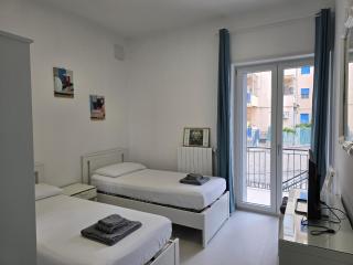 Residenza Perla, cortile privato di fianco al mare in zona servita - 4