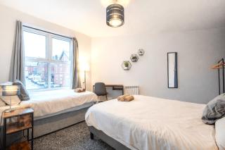 Comfortable Full House for Longer Stays & Work - 2