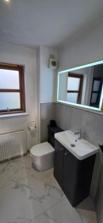 Modern Dornoch Apartment - 3