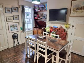Canterbury within the city wall - Sleeps 7 - Pet-Friendly with Garden - 5