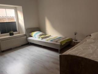 Komfortable 100 qm Monteurwohnung ab 3 Personen - ab 3 Nächten - 6