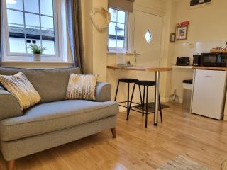 Little Park Holiday Homes Self Catering Cottages 1 & 2 bedrooms available close to Tutbury Castle - 7